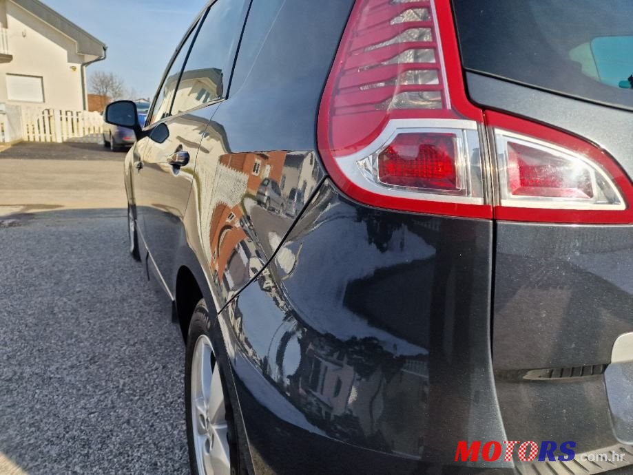 2010' Renault Scenic 1,5 Dci photo #4