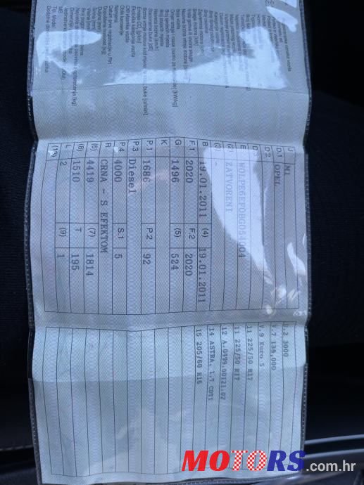 2011' Opel Astra photo #6