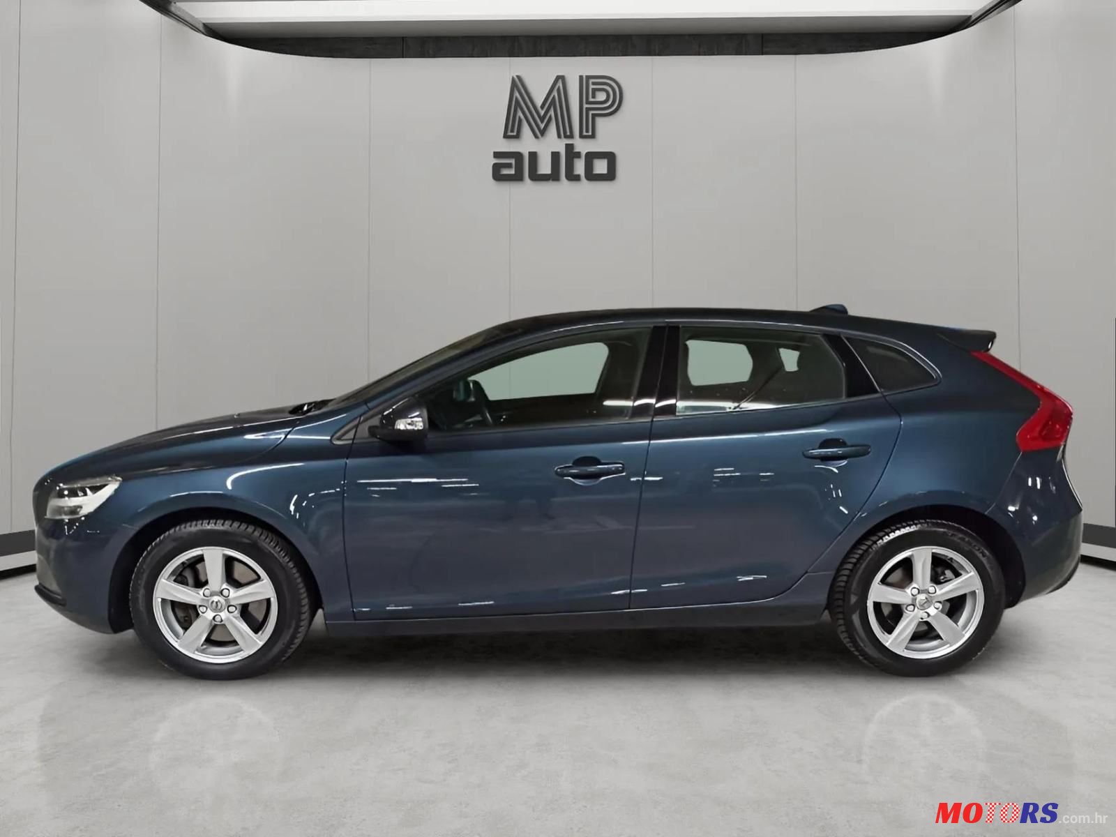 2018' Volvo V40 V40 D3 photo #2