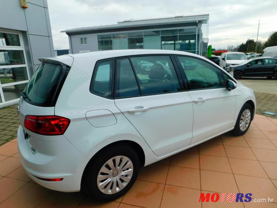 2015' Volkswagen Golf Sportsvan photo #6