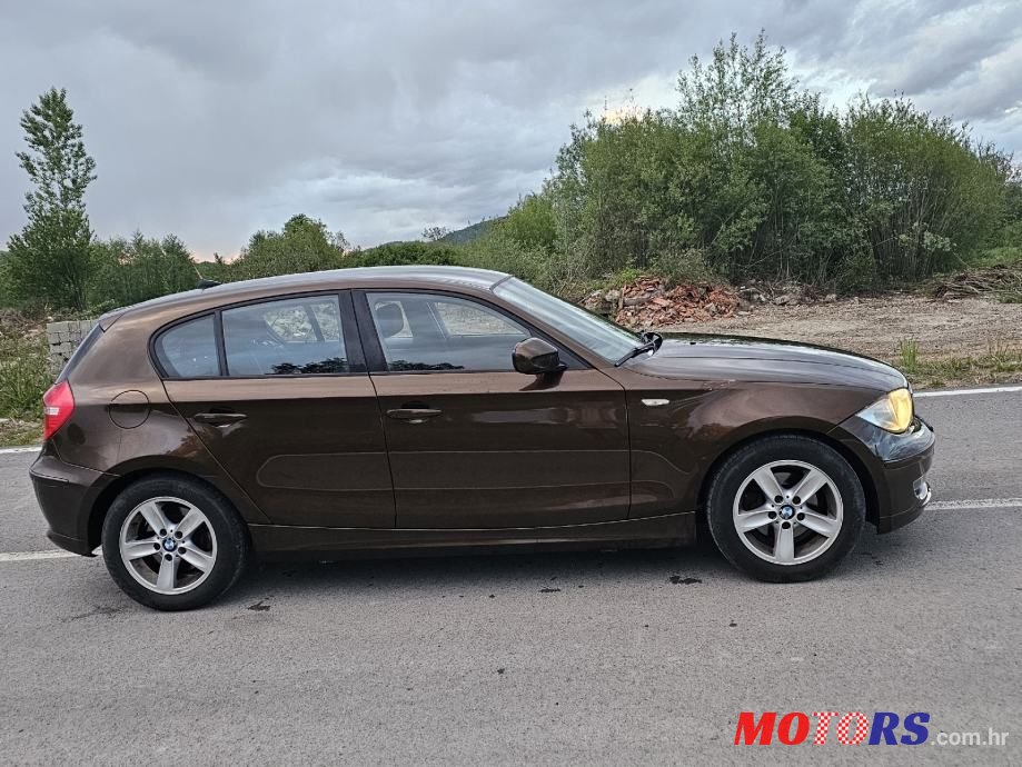 2010' BMW Serija 1 118D Sport photo #1