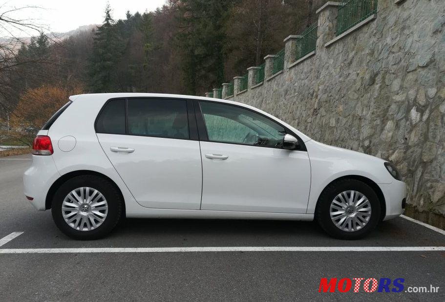 2010' Volkswagen Golf VI 1,6 Tdi photo #1