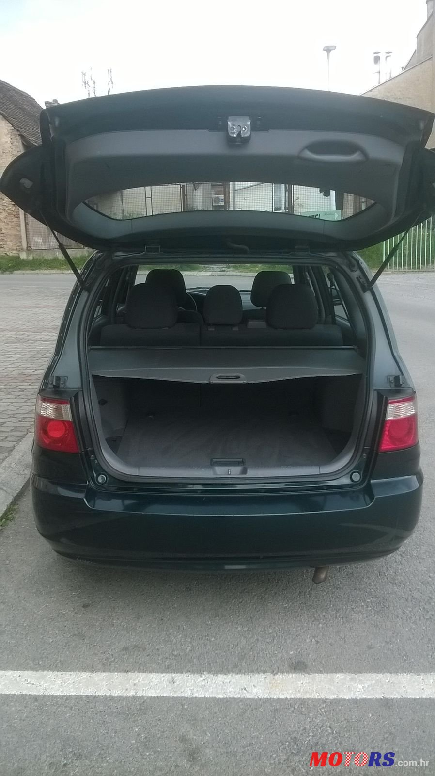 2005' Kia Carens photo #2