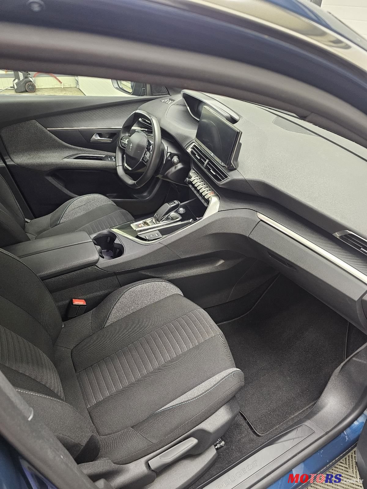 2023' Peugeot 3008 1,5 photo #5