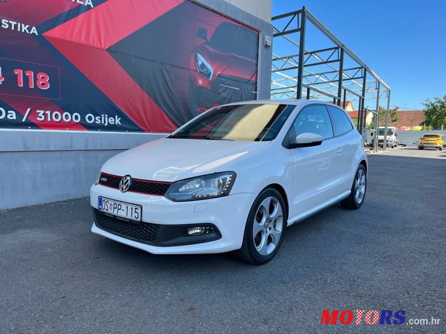 2011' Volkswagen Polo photo #1