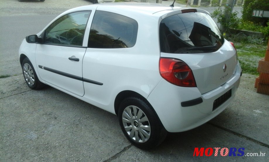 2007' Renault Clio photo #2