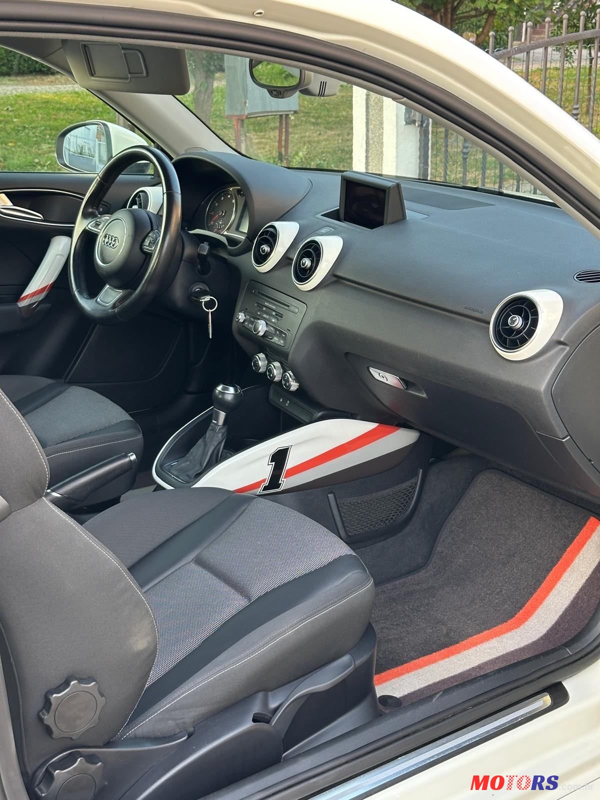 2011' Audi A1 1,4 Tfsi S-Tronic photo #3