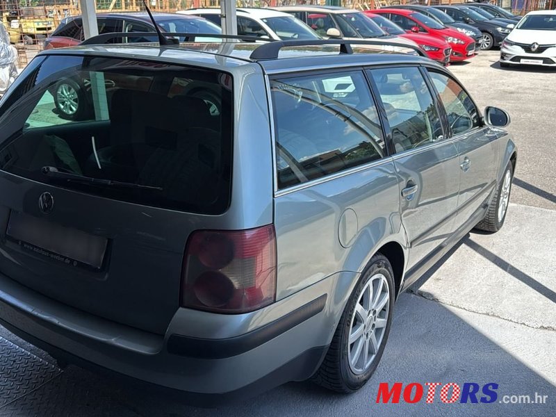 2004' Volkswagen Passat Variant photo #6