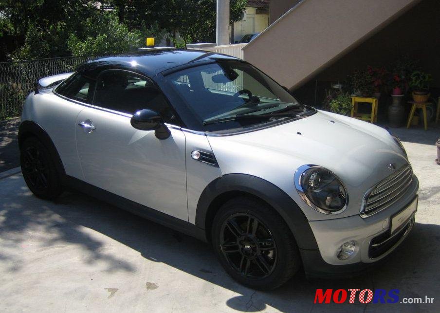 2013' MINI Cooper Coupe photo #2