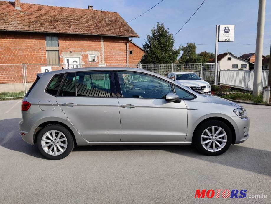 2015' Volkswagen Golf photo #4