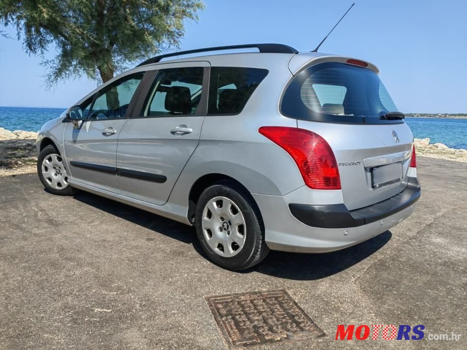 2011' Peugeot 308 Sw photo #2