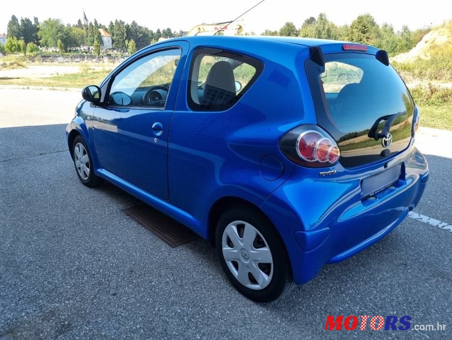 2011' Toyota Aygo photo #2