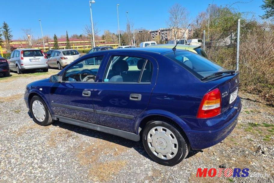 2005' Opel Astra 1,4 16V photo #1