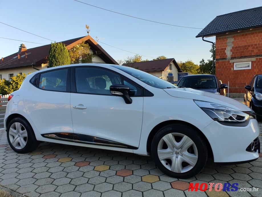 2013' Renault Clio photo #3