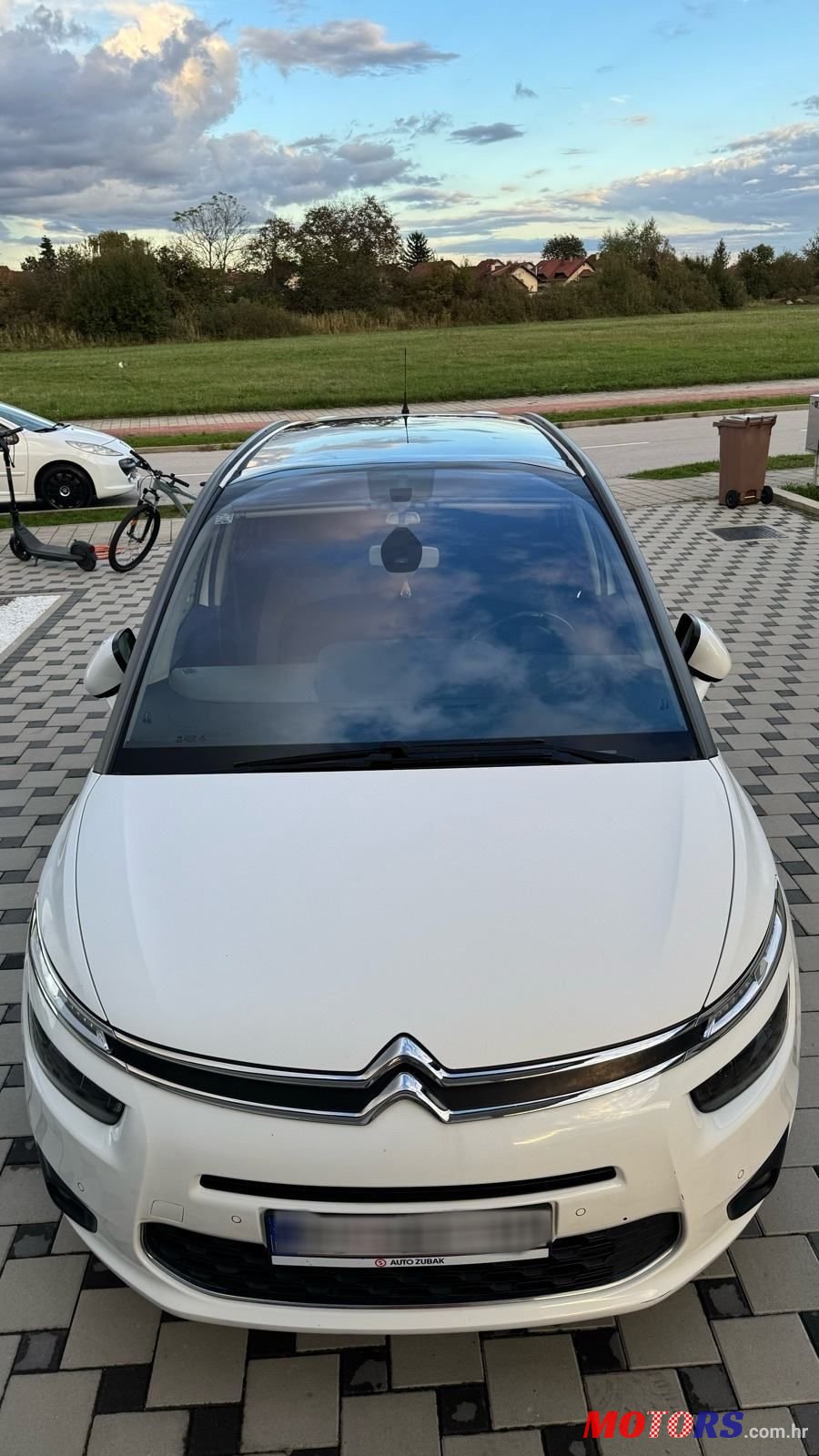 2014' Citroen C4 Grand Picasso 1.6 Hdi photo #2