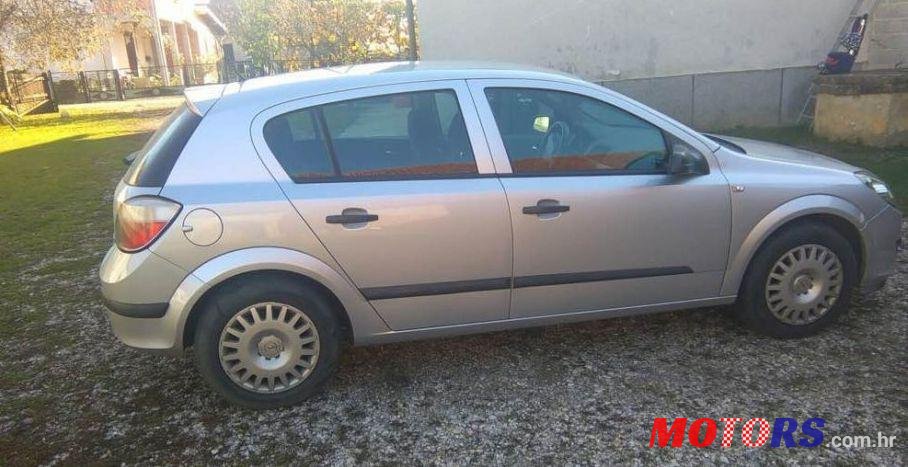 2005' Opel Astra 1,7 Cdti photo #2