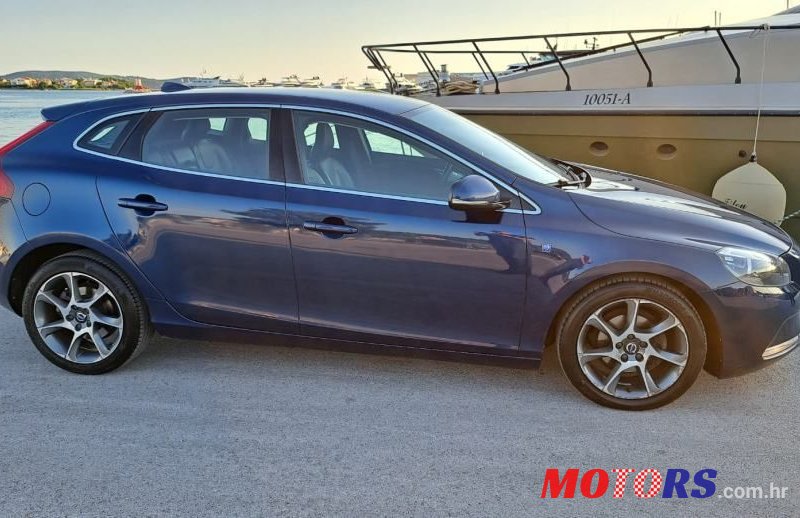 2015' Volvo V40 D2 photo #4