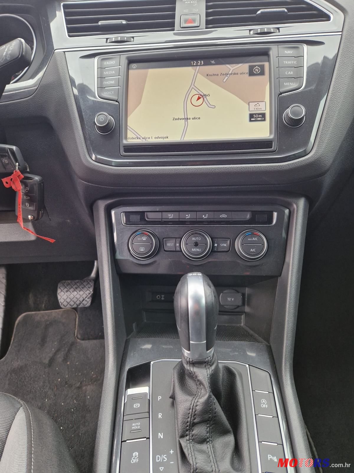 2016' Volkswagen Tiguan photo #6