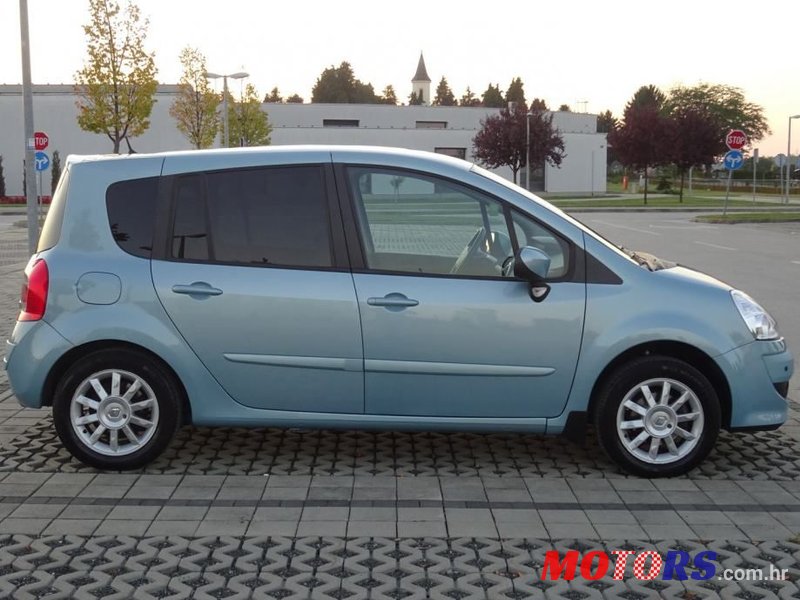 2010' Renault Modus photo #5