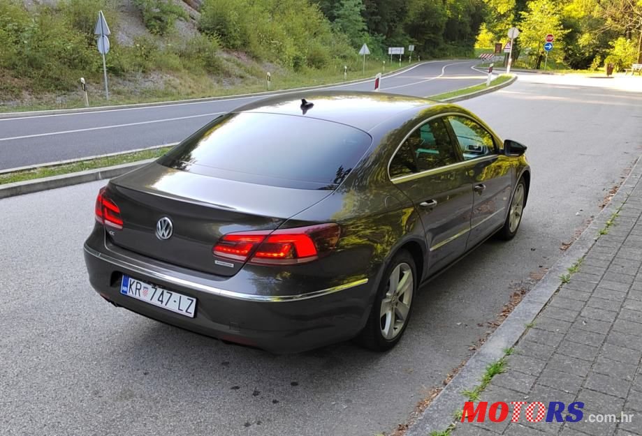 2012' Volkswagen Passat photo #4