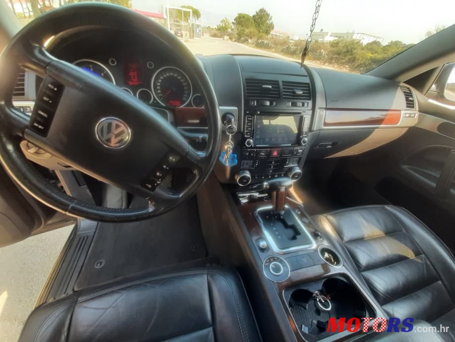 2004' Volkswagen Touareg photo #6