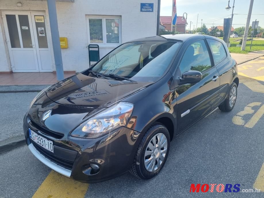 2011' Renault Clio 1,2 16V photo #1