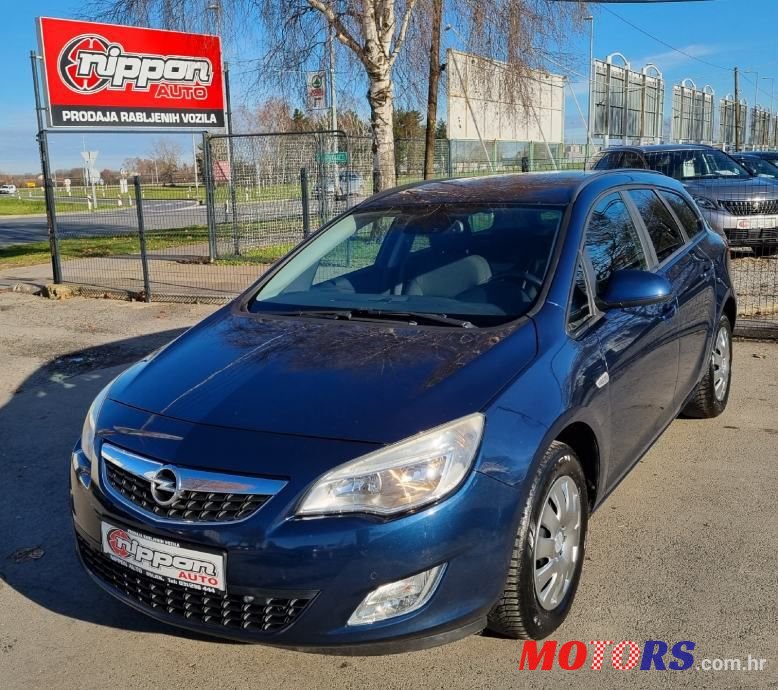 2011' Opel Astra Karavan photo #1