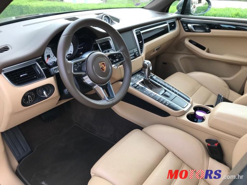 2017' Porsche Macan photo #3