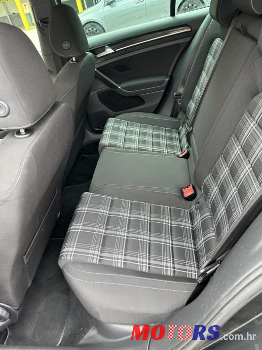 2016' Volkswagen Golf 7 Gtd photo #3