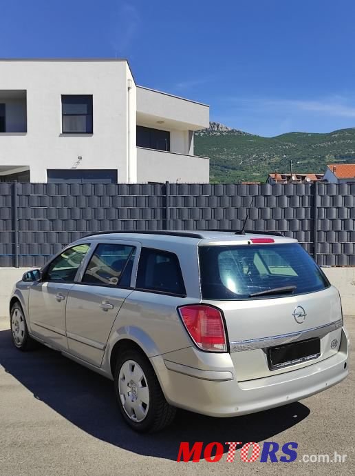 2006' Opel Astra Karavan photo #2
