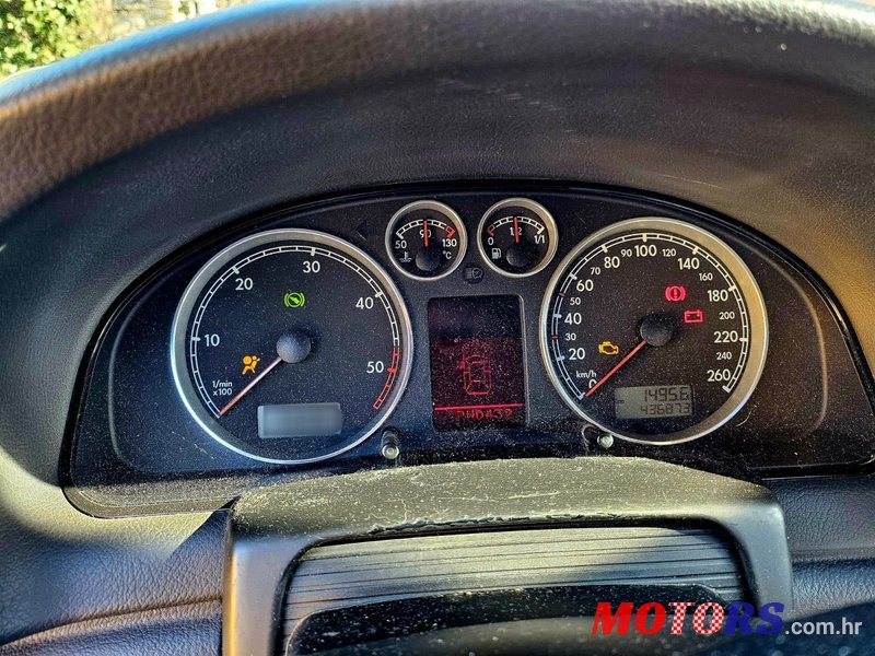 2004' Volkswagen Passat Variant photo #4