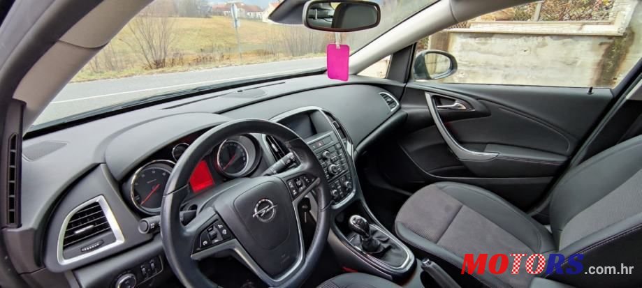 2014' Opel Astra Karavan photo #5