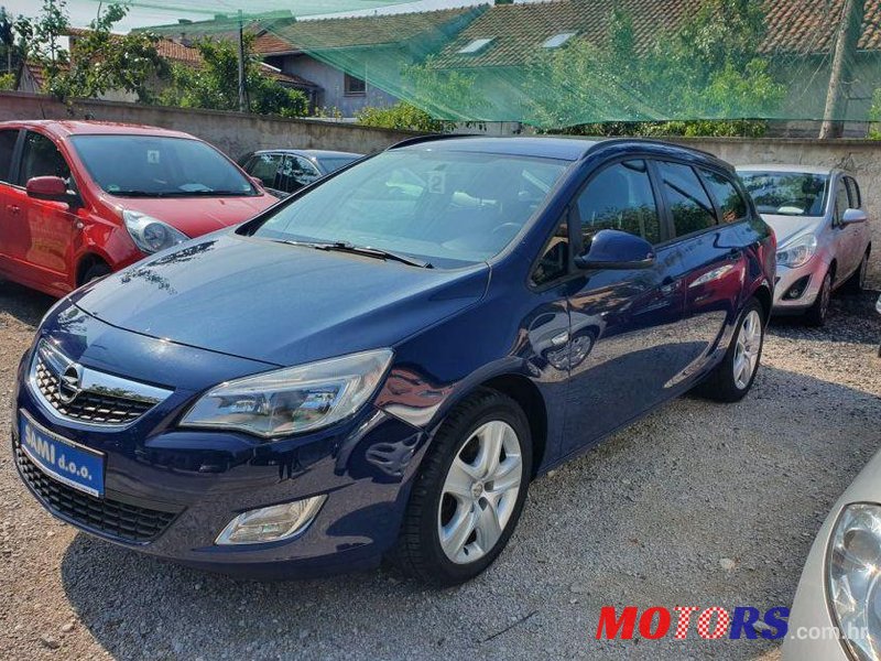 2011' Opel Astra 1,7 Cdti photo #1