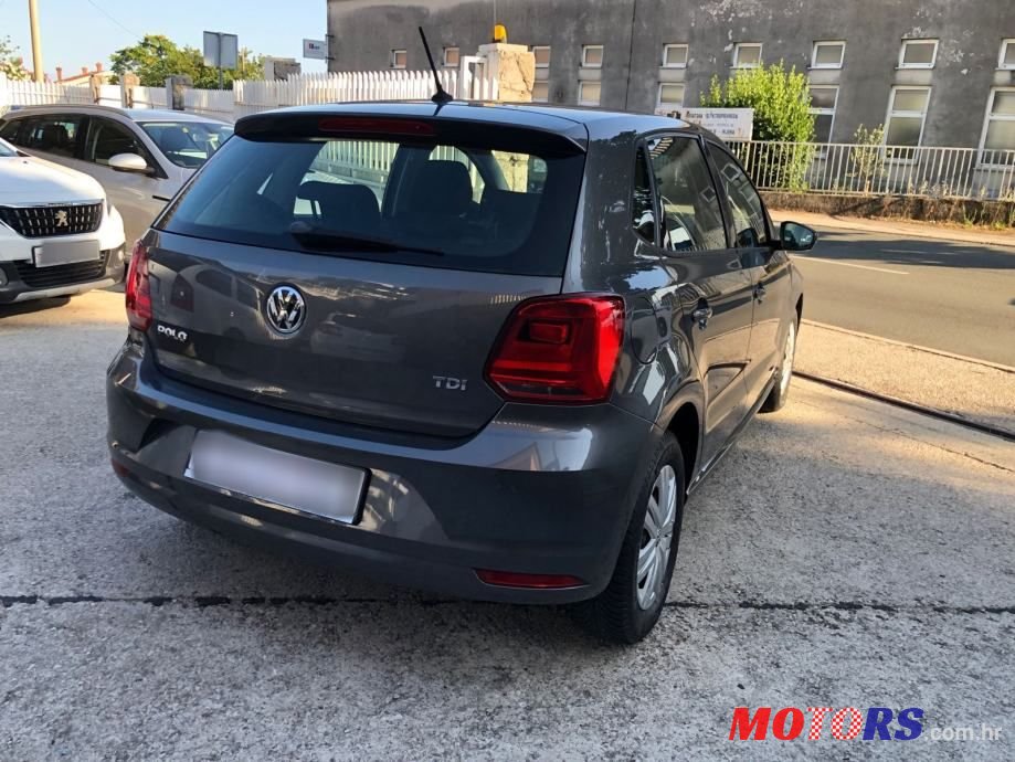 2015' Volkswagen Polo photo #6