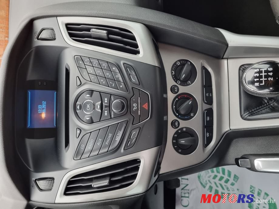 2012' Ford Focus Karavan photo #6