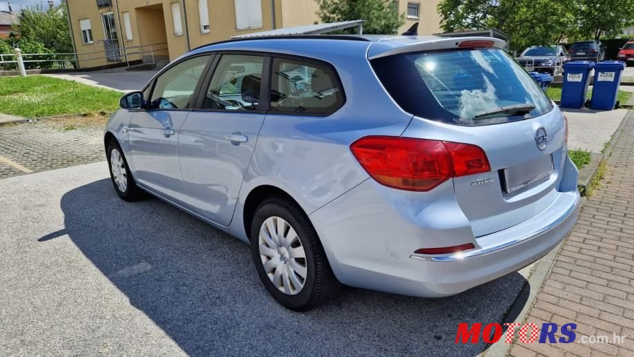 2014' Opel Astra Karavan photo #2