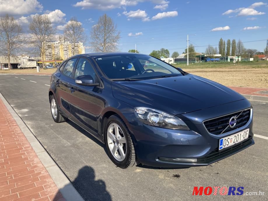 2015' Volvo V40 D2 photo #2