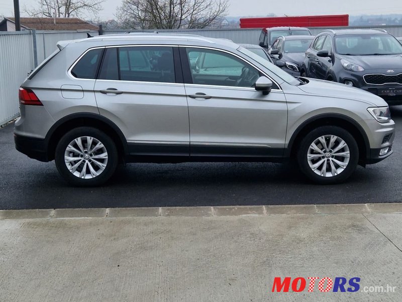 2016' Volkswagen Tiguan photo #5