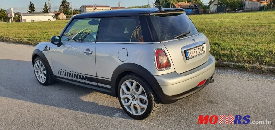 2009' MINI Cooper D photo #3