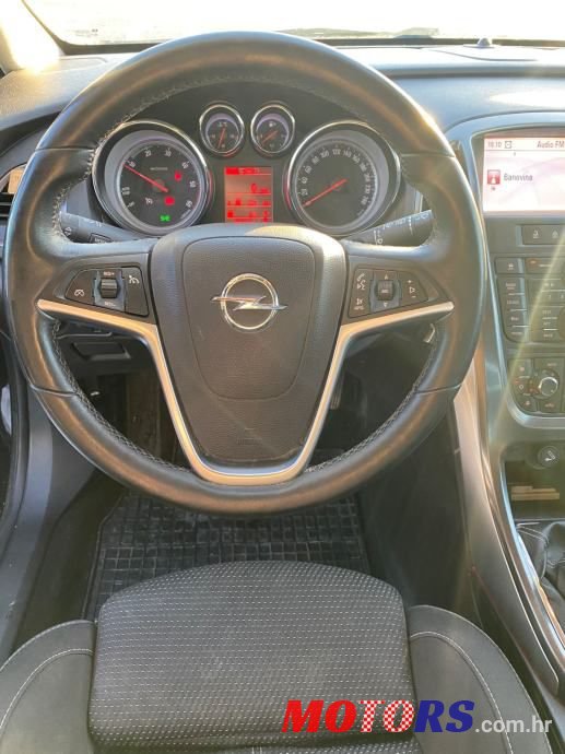 2012' Opel Astra Sport photo #6