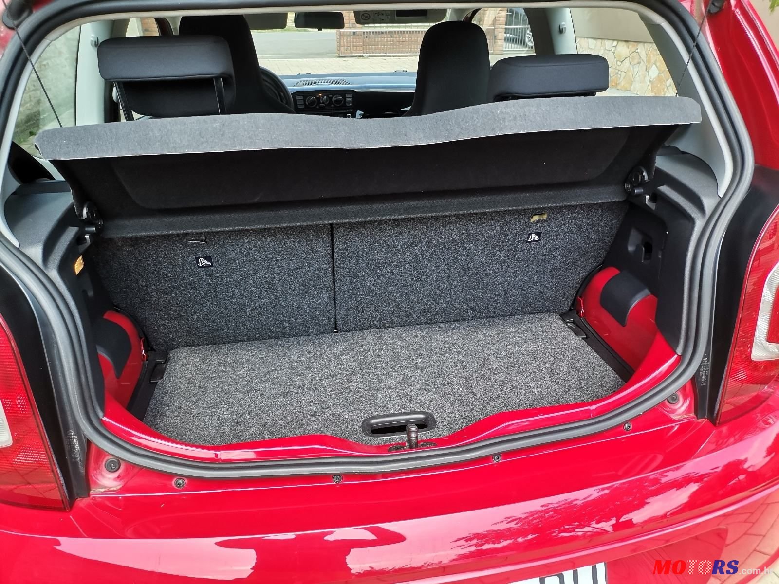 2015' Volkswagen Up! 1,0 Up! photo #5