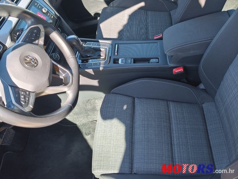2020' Volkswagen Passat Variant photo #5