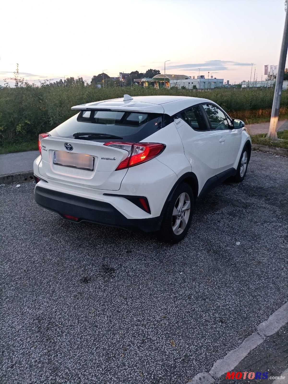 2019' Toyota C-HR 1,8 photo #4