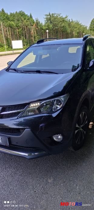 2015' Toyota RAV4 photo #2