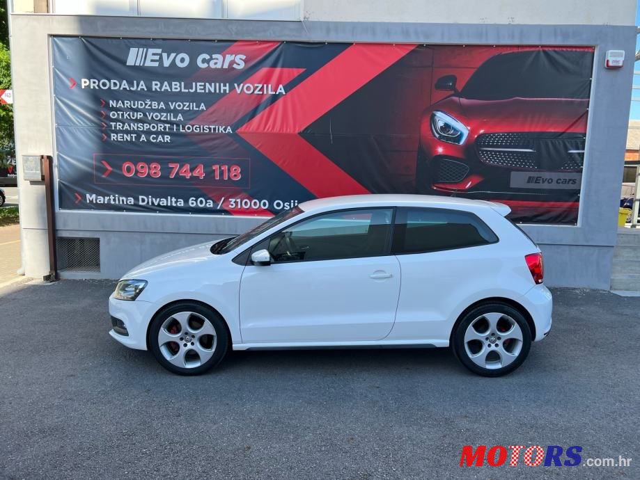 2011' Volkswagen Polo photo #6