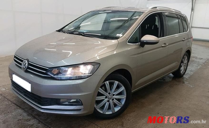 2016' Volkswagen Touran 2,0 Tdi Bmt photo #1