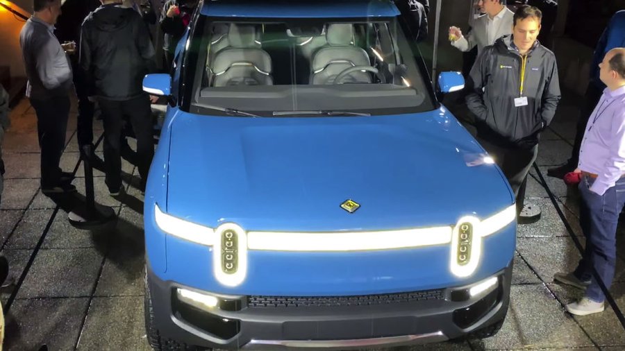 The 2021 Rivian R1T looks lovely in bright blue paint