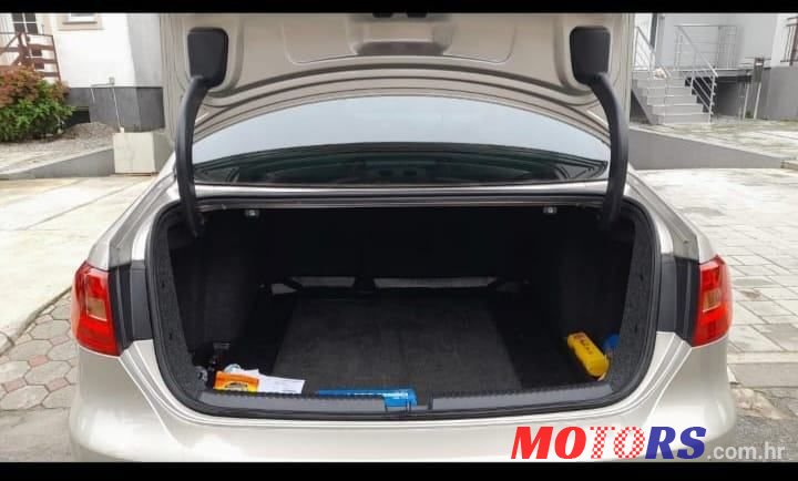 2012' Volkswagen Jetta 1,6 Tdi photo #2