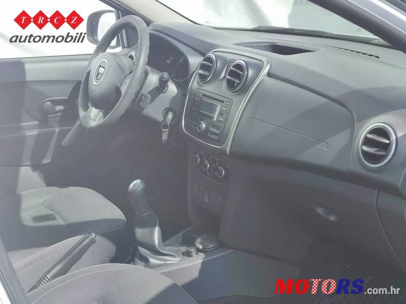 2015' Dacia Sandero photo #5