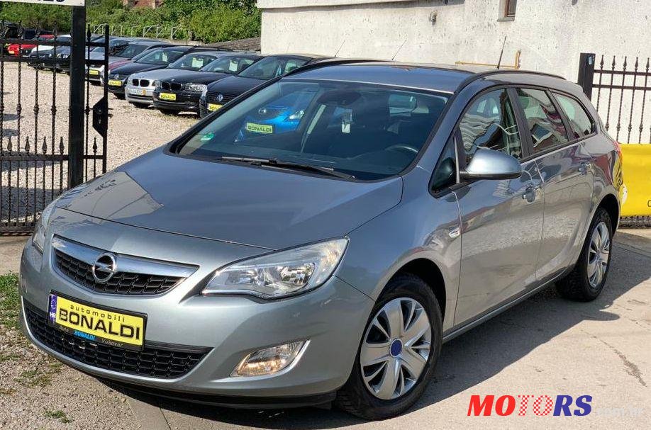 2011' Opel Astra Karavan Sports 1,7 Cdti photo #1